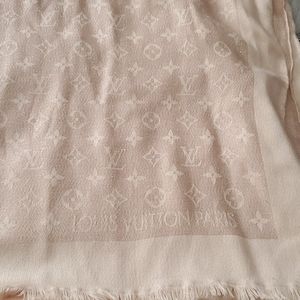 Louis Vuitton Accessories - Louis Vuitton Silk Etole Louis Vuitton Accessories - Louis Vuitton Silk Etole